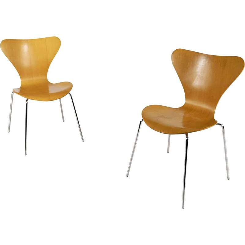 Pair of vintage 3107 Butterfly chairs for Fritz Hansen in beech and steel 1990