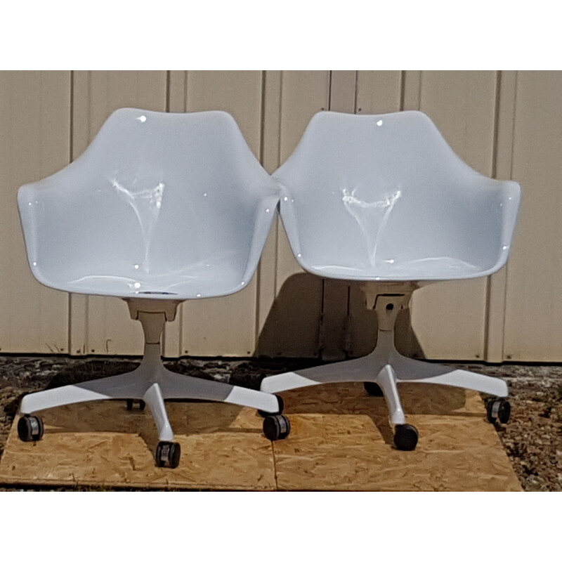 Paire de fauteuils vintage Executive Tulipe pour Knoll en fibre de verre blanc 1960