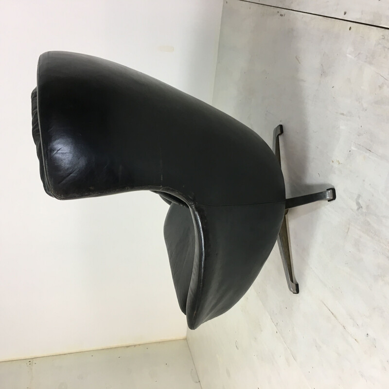Vintage danish swivelling armchair in black leather 1960s