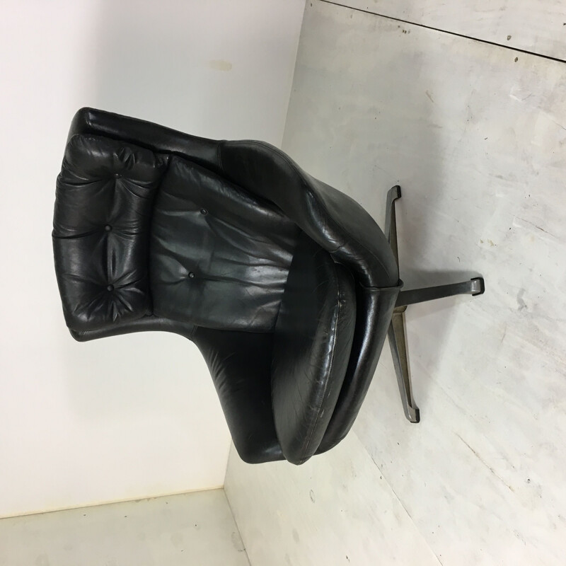 Vintage danish swivelling armchair in black leather 1960s