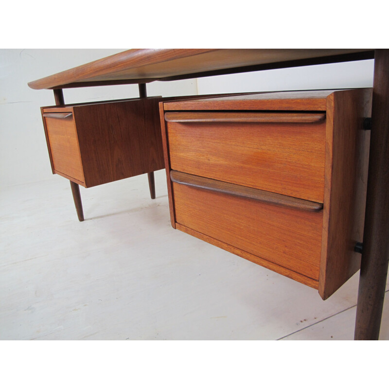 Vintage danish executive desk in teakwood 1950s