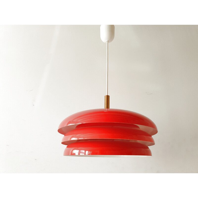 Scandinavian vintage hanging lamp in red steel and brass 1960