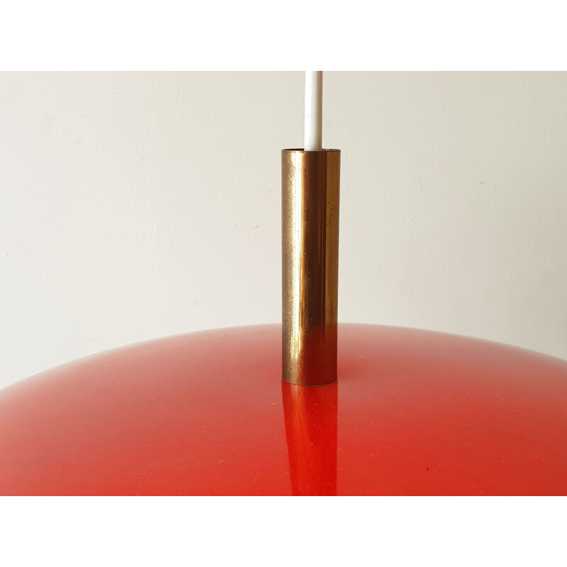 Lámpara de suspensión vintage escandinava de acero rojo y latón 1960