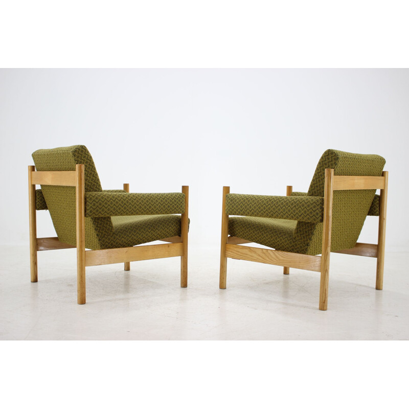 Paire de fauteuils vintage pour Dřevotvar Pardubice en tissu vert et osier 1970
