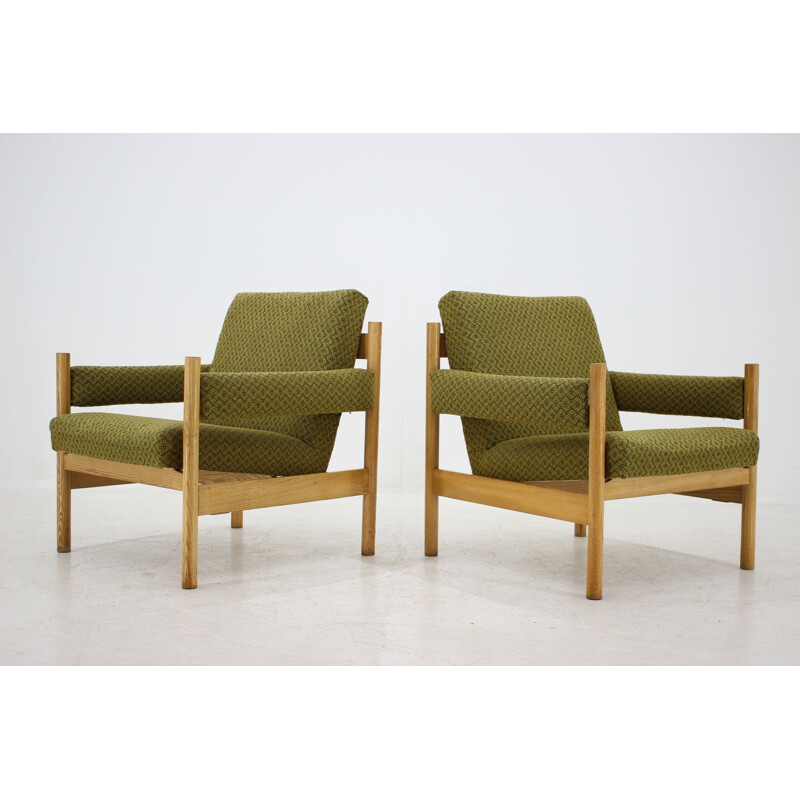 Paire de fauteuils vintage pour Dřevotvar Pardubice en tissu vert et osier 1970