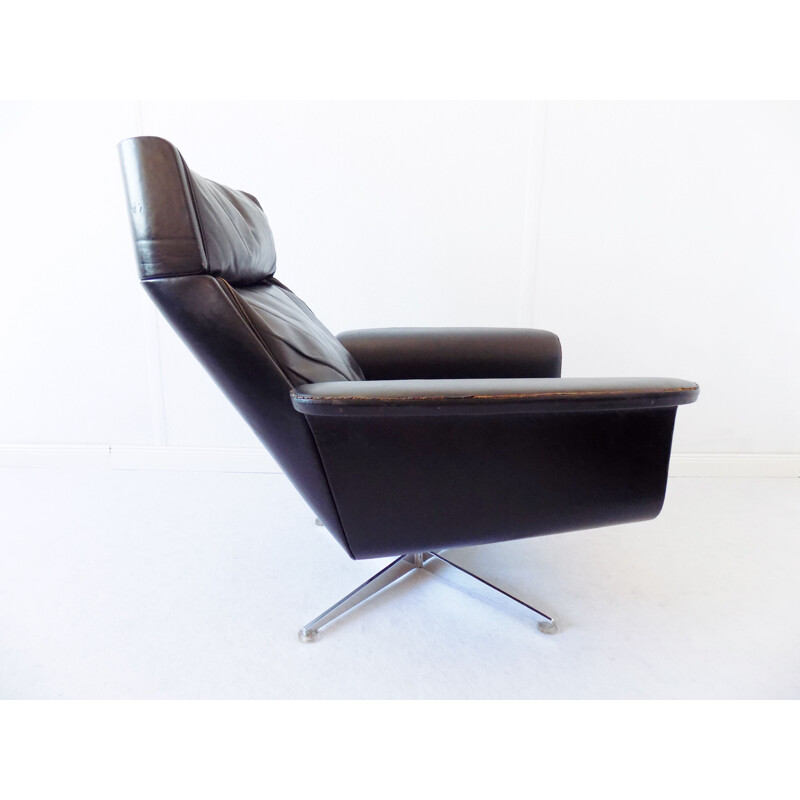 Vintage Siesta 62 lounge chair by Hans Kaufeld in black leather 1960s