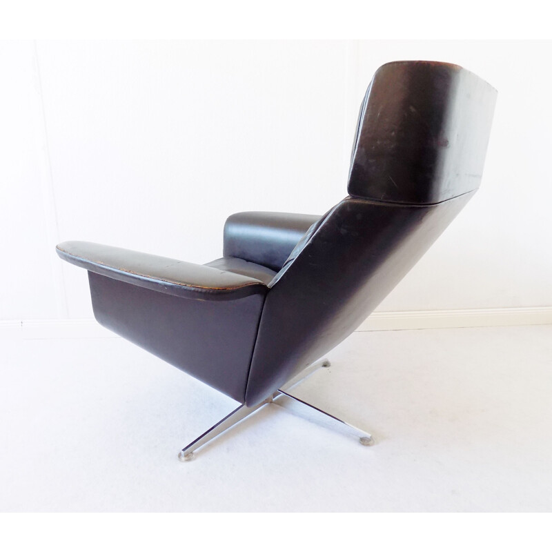 Vintage Siesta 62 lounge chair by Hans Kaufeld in black leather 1960s