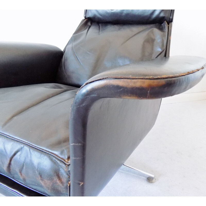 Vintage Siesta 62 lounge chair by Hans Kaufeld in black leather 1960s