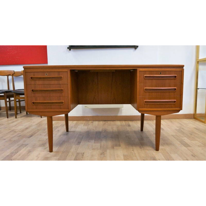 Scandinavian vintage desk for Andreas Pedersen in teak 1960