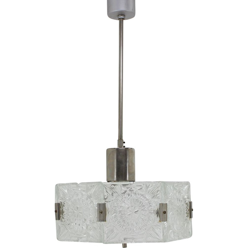 Lámpara de suspensión vintage de metal y cristal de Kamenicky Senov, Checoslovaquia 1960