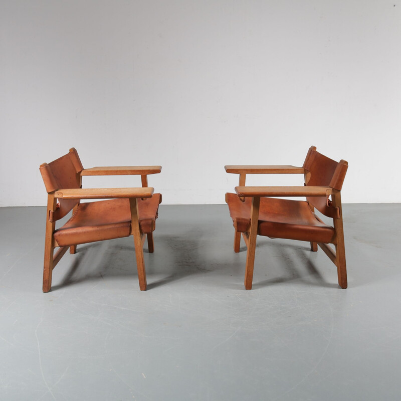 Pair of vintage Spanish chairs for Fredericia in oak and leather 1950s