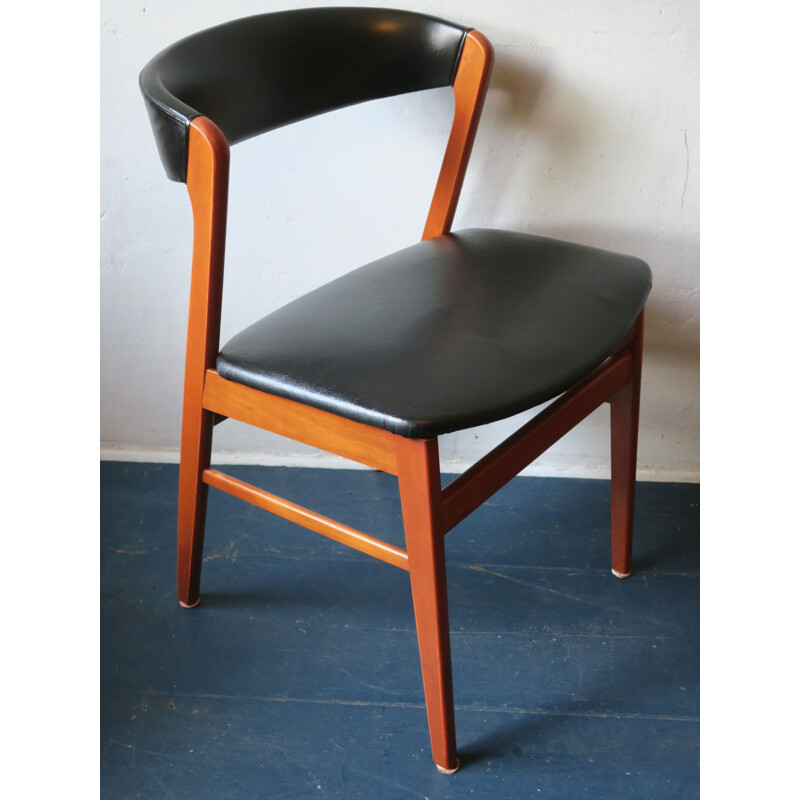 Chaise vintage danoise en cuir noir avec dossier courbé 1960