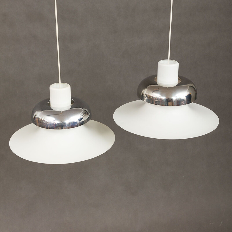 Pair of vintage Mandalay pendant lamps for Louis Poulsen in white aluminium