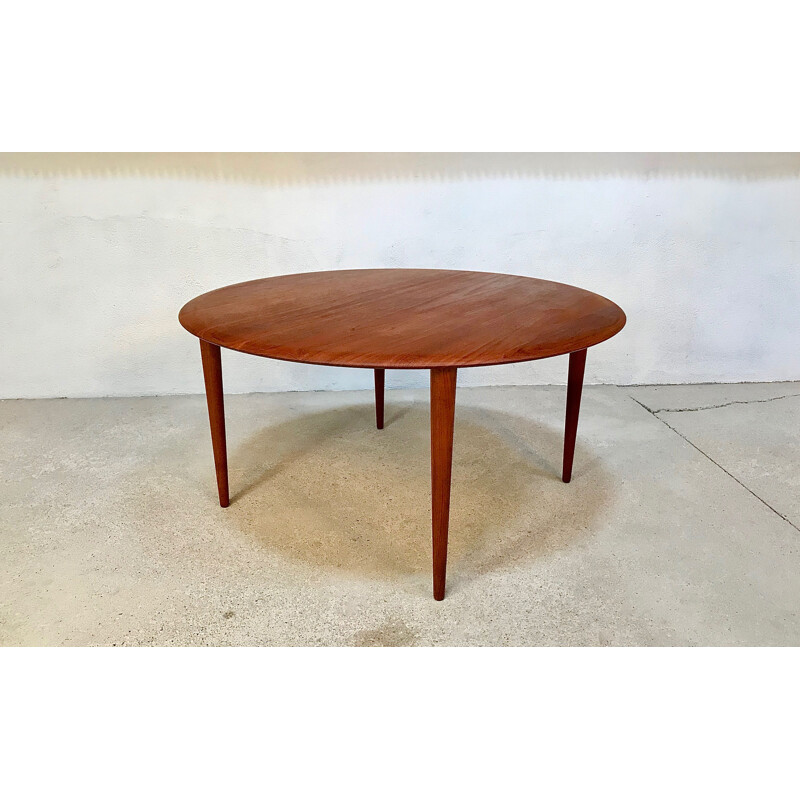 Vintage round coffee table Minerva in teak by Peter Hvidt & Orla Mølgaard-Nielsen for France & Søn , Denmark 1960s