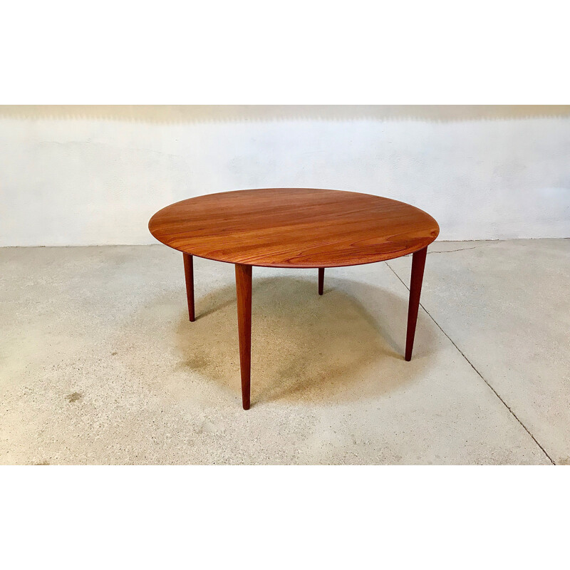 Vintage round coffee table Minerva in teak by Peter Hvidt & Orla Mølgaard-Nielsen for France & Søn , Denmark 1960s