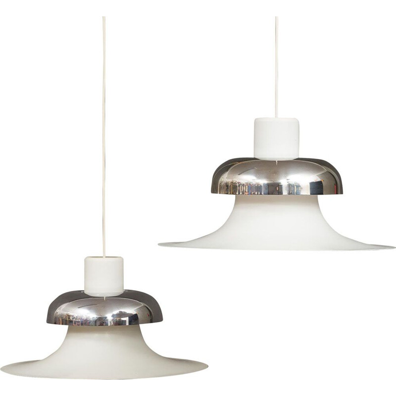 Pair of vintage Mandalay pendant lamps for Louis Poulsen in white aluminium