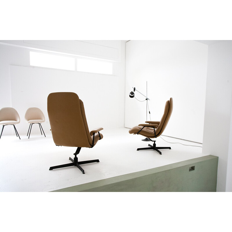 Pair of vintage beige armchairs in leather and iron - 1960s