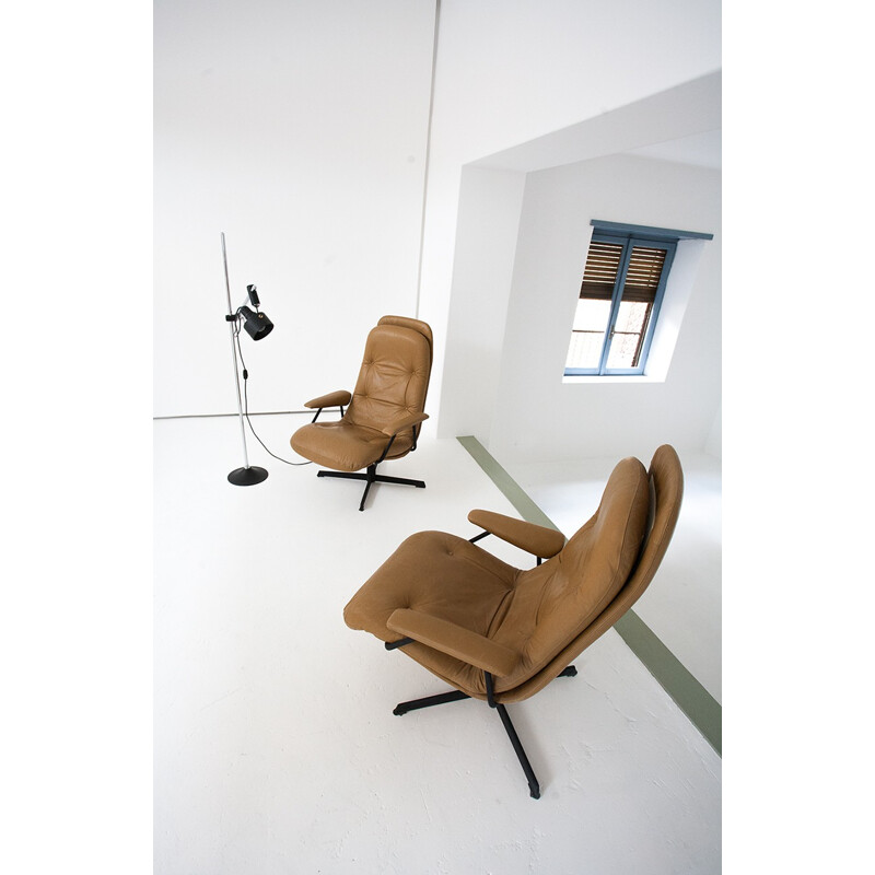 Pair of vintage beige armchairs in leather and iron - 1960s