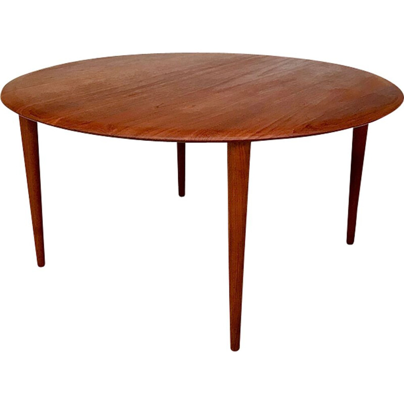 Vintage round coffee table Minerva in teak by Peter Hvidt & Orla Mølgaard-Nielsen for France & Søn , Denmark 1960s