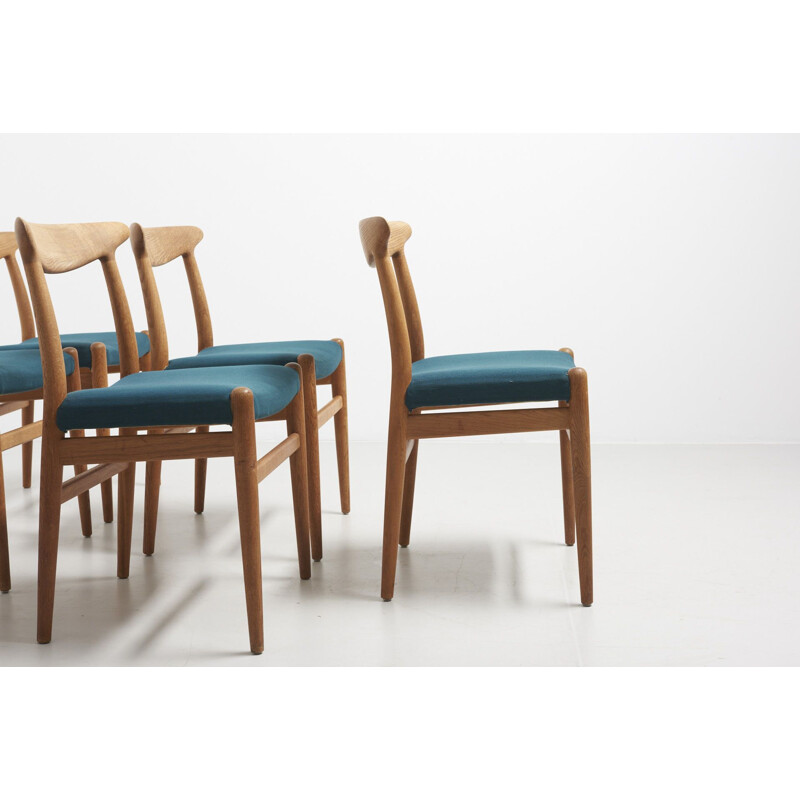 Set of 6 vintage W2 dining chairs in oak by Hans J. Wegner for C. M. Madsen in Denmark