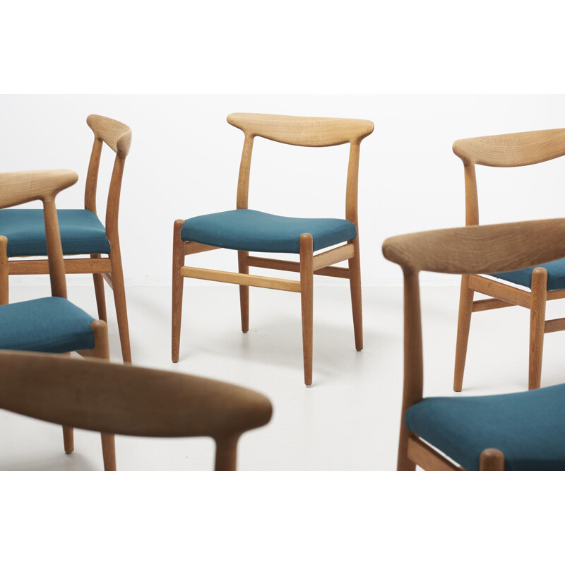 Set of 6 vintage W2 dining chairs in oak by Hans J. Wegner for C. M. Madsen in Denmark