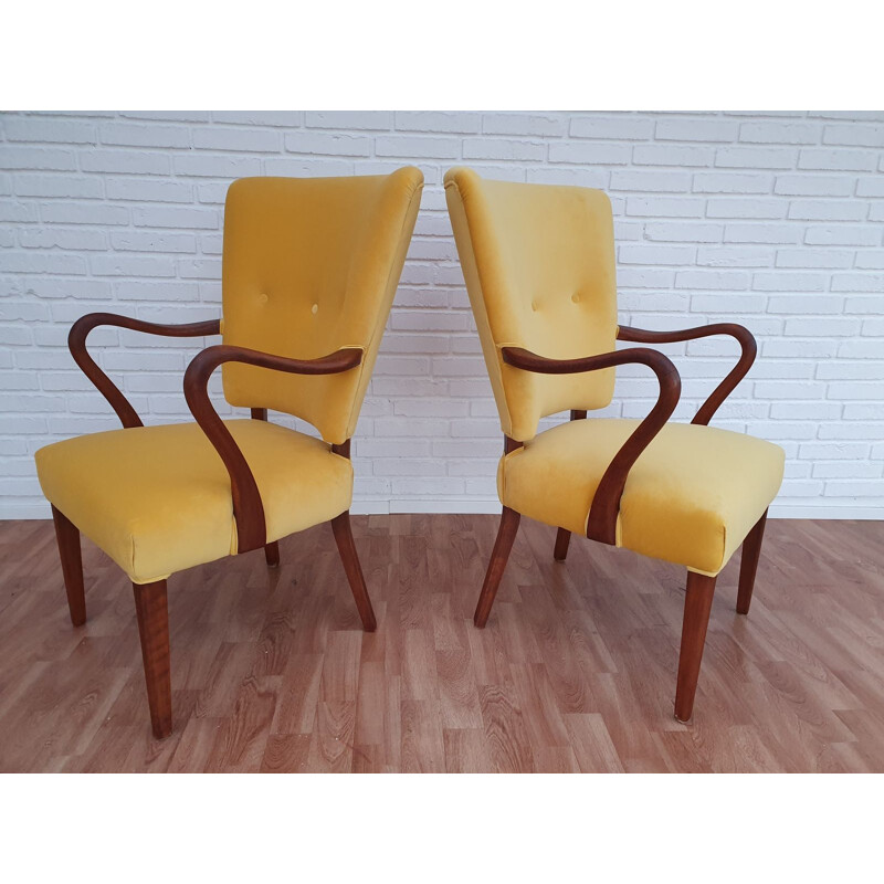 Pair of vintage armchairs model 32 in yellow velvet by Alfred Christensen for Slagelse Møbrlværk, Denmark 1960s
