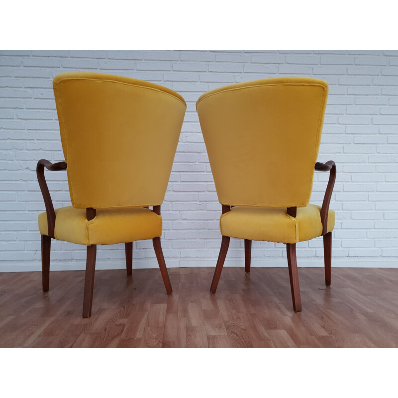Pair of vintage armchairs model 32 in yellow velvet by Alfred Christensen for Slagelse Møbrlværk, Denmark 1960s