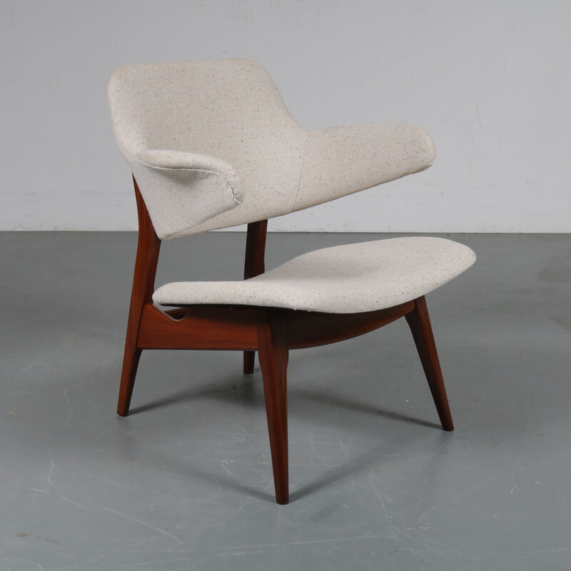 Vintage dutch lounge chair for WéBé in white fabric and teak 1950s