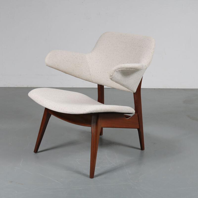 Vintage dutch lounge chair for WéBé in white fabric and teak 1950s