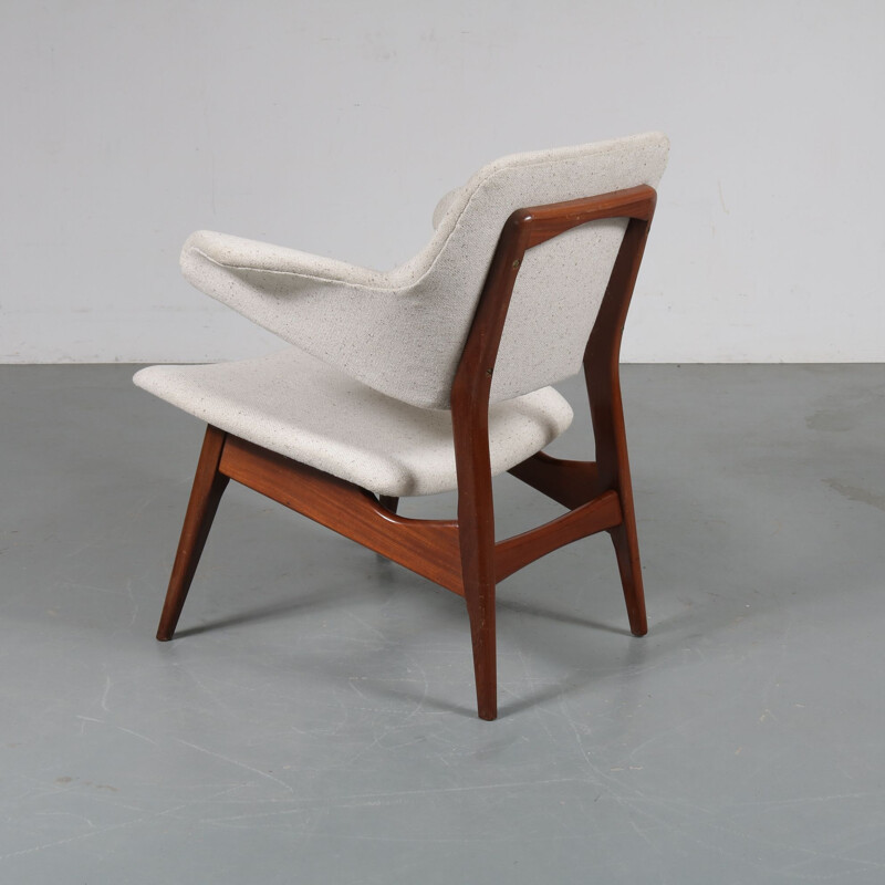 Vintage dutch lounge chair for WéBé in white fabric and teak 1950s