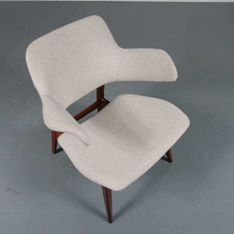 Vintage dutch lounge chair for WéBé in white fabric and teak 1950s