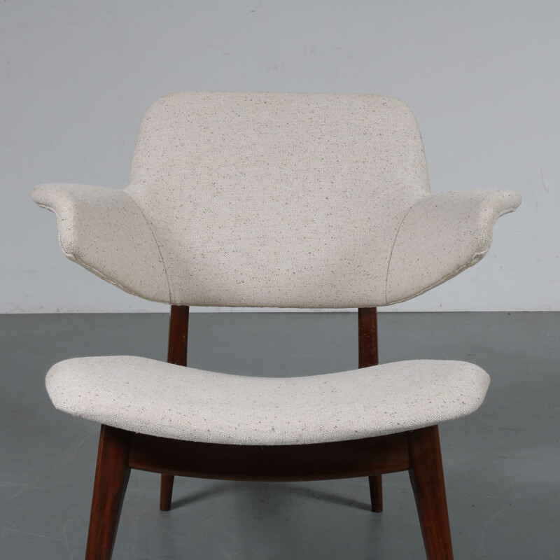 Vintage dutch lounge chair for WéBé in white fabric and teak 1950s