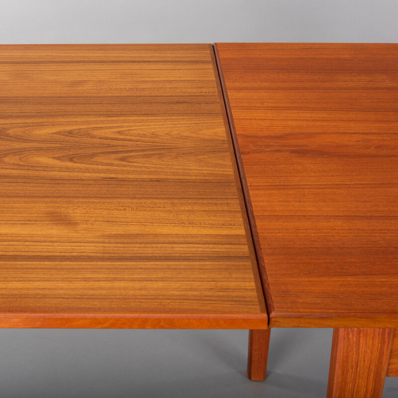 Vintage Danish extendable table in teak