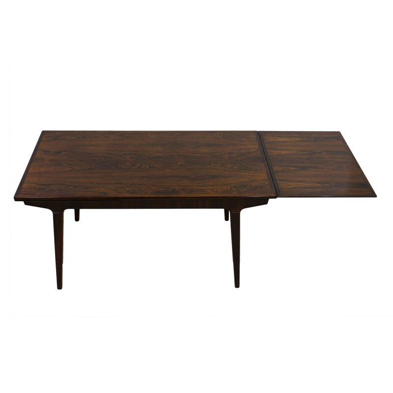 Vintage Danish dining table in rosewood