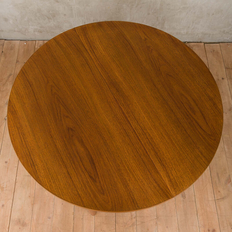 Round extendable dining table by Kai Kristiansen