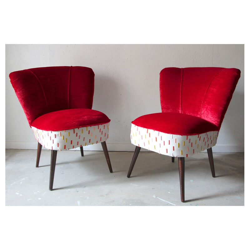Set of two vintage armchairs in white and red fabric - 1950s