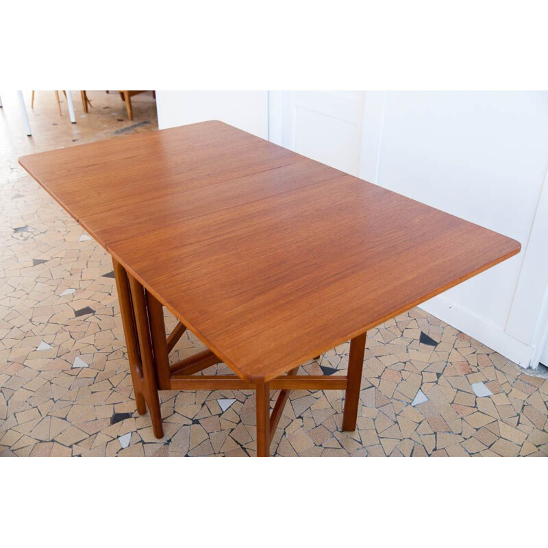 Vintage Scandinavian table with flaps