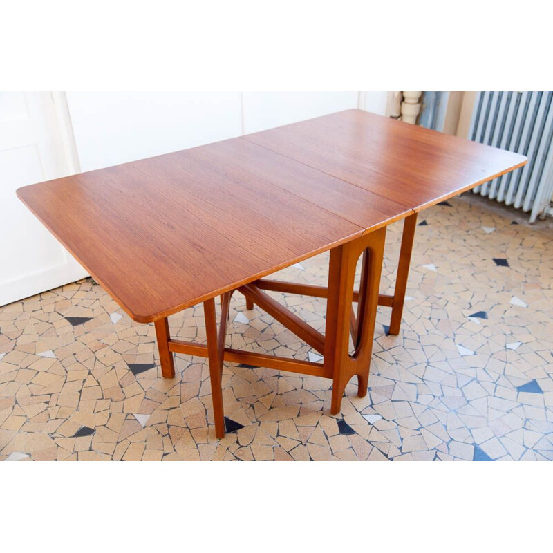 Vintage Scandinavian table with flaps