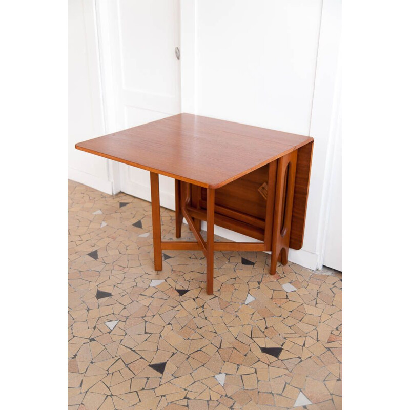 Vintage Scandinavian table with flaps