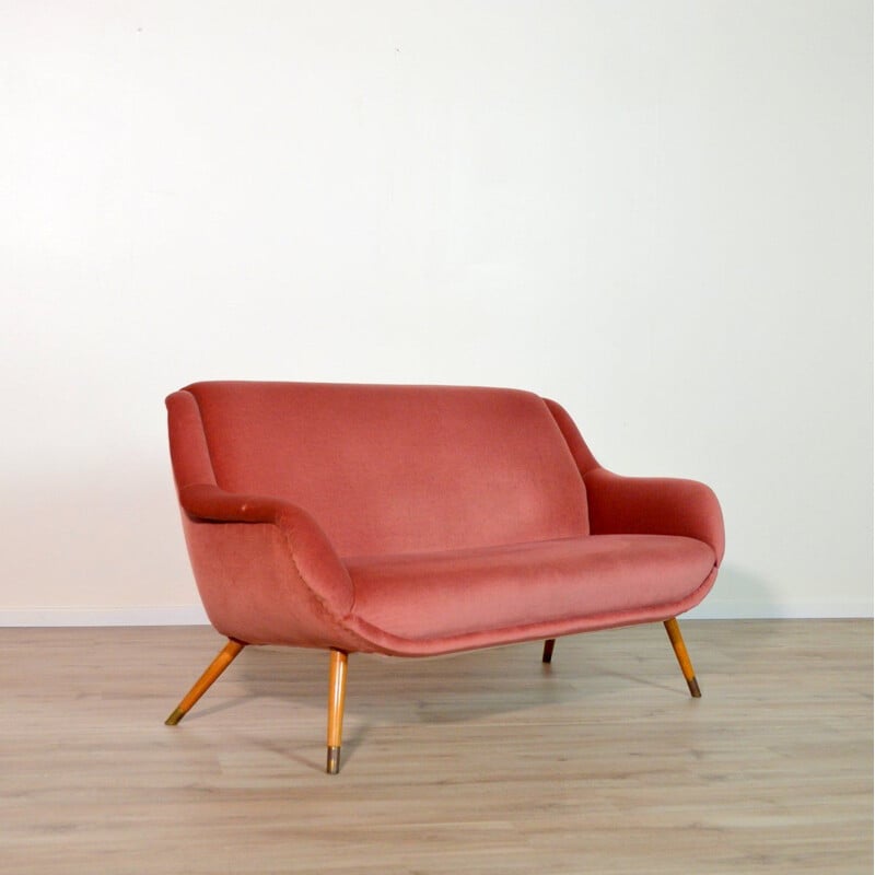 Dutch vintage sofa in pink fabric and wood 1960