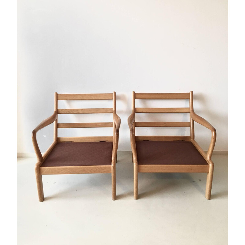 Paire de fauteuils scandinaves en teck massif et tissu orange - 1960