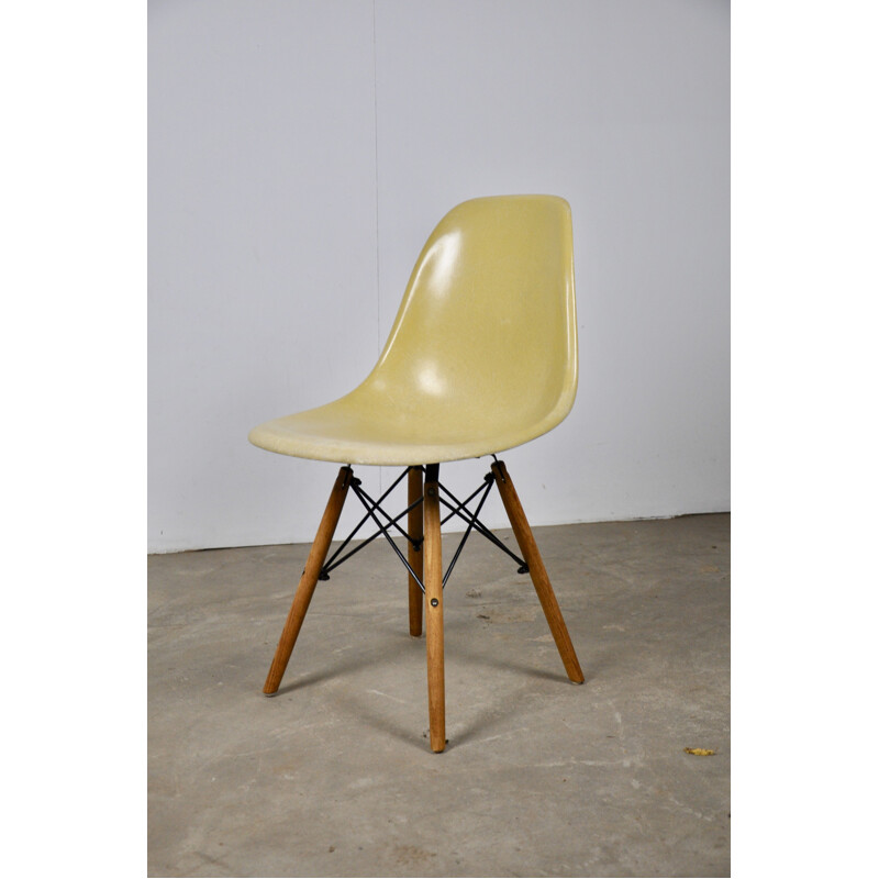 Set of 12 vintage beige DSW chairs DSW by Eames for Herman Miller 1970s