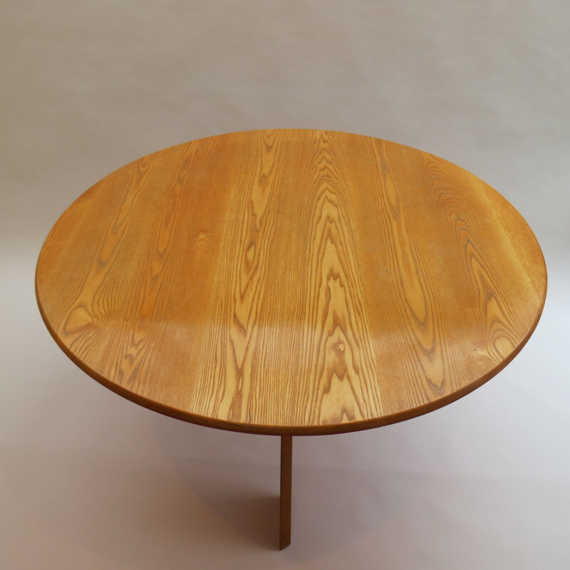 Vintage round table in ashwood by David Field