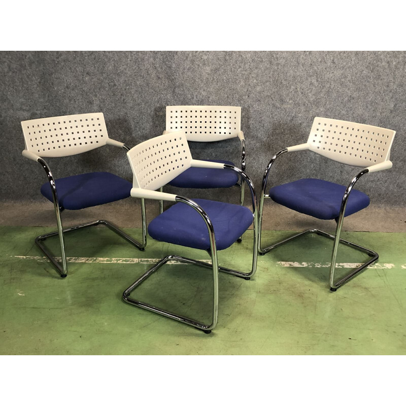 Suite de 4 fauteuils vintage en plastique et métal