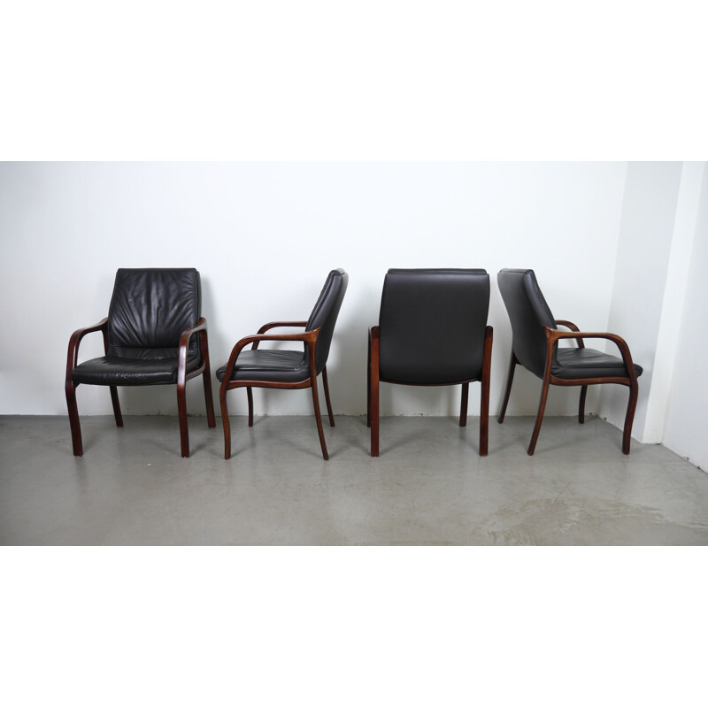 Conjunto de 4 poltronas vintage em couro e mogno, Alemanha 1970