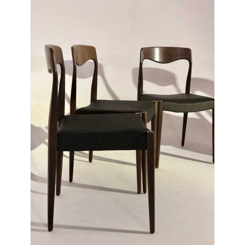 Set of 5 vintage scandinavian chairs by Niels O.Moller in wood