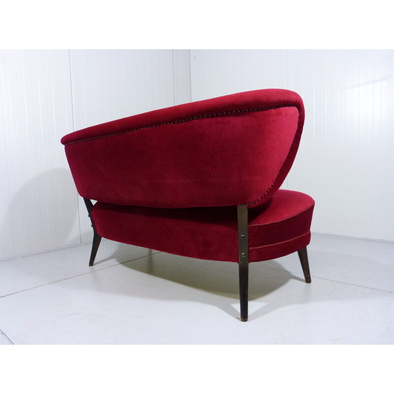 Canapé vintage 2 places par Otto Schulz en bois et velours rouge 1950