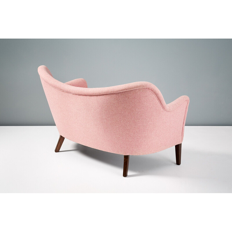 Vintage model 185 sofa by Nanna Ditzel in pink wool and beechwood