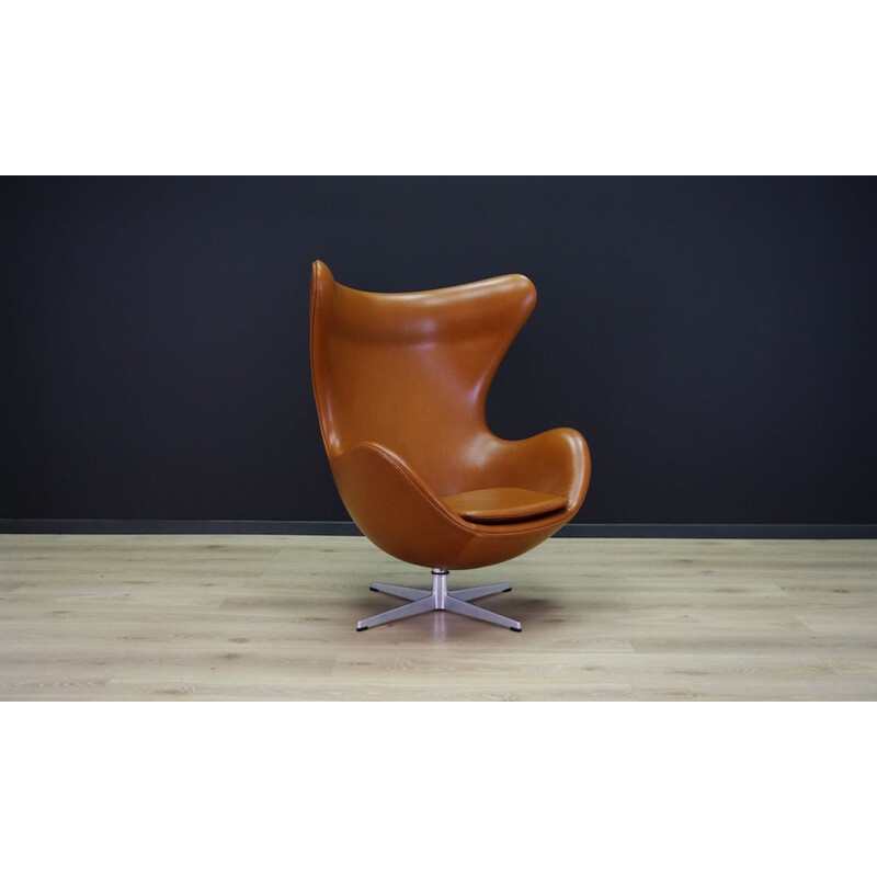 Fauteuil vintage Arne Jacobsen Egg Chair Elégance en cuir