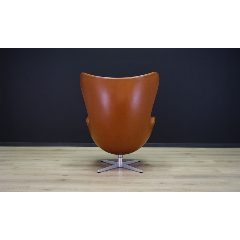 Fauteuil vintage Arne Jacobsen Egg Chair Elégance en cuir